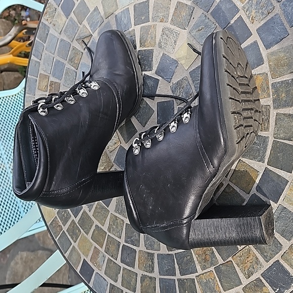 Women size 9 with 3 inch heels bootie - Picture 1 of 5